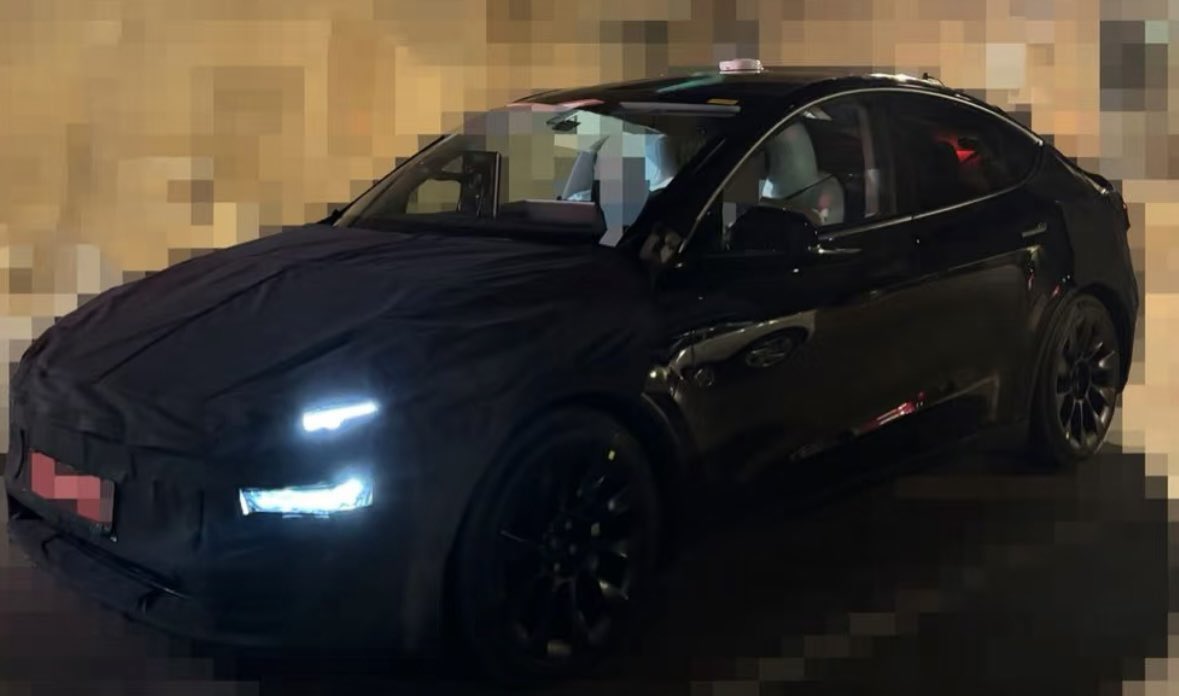 Camouflaged Tesla Model Y Juniper Spotted in China: Split Headlights For The First Time