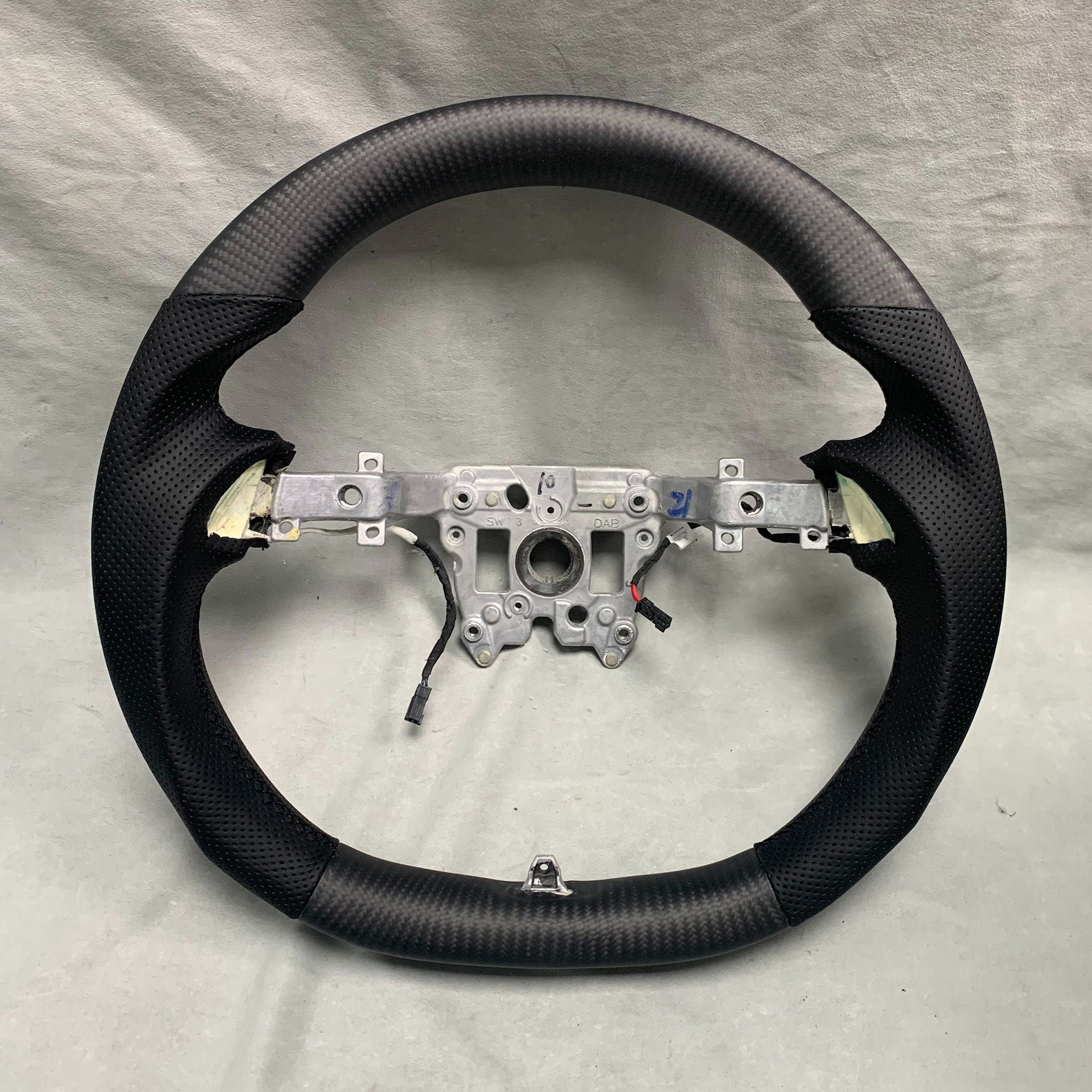 Custom Carbon Fiber Steering Wheel for 2024 Model 3 Highland